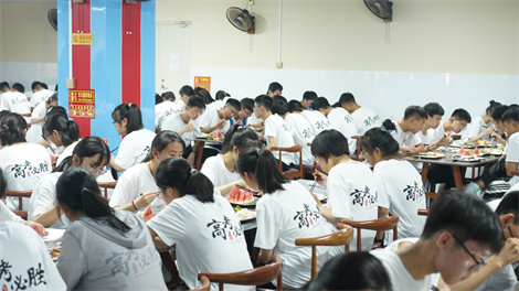 河南藝術(shù)生全日制補習(xí)學(xué)校電話_高三藝考文化課集訓(xùn)多少錢_鄭州優(yōu)狀元高考學(xué)校