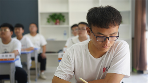 河南高三藝考文化課輔導班哪家好_鄭州有全封閉的文化課集訓班嗎_京太優狀元