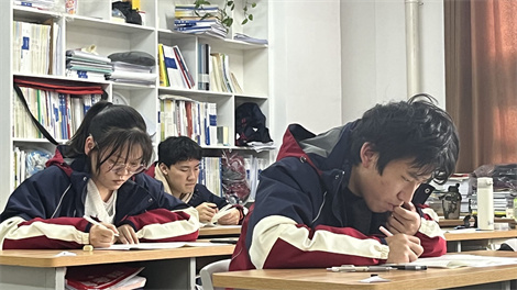 鄭州高考生對復讀的看法總結_高三復讀班有全封閉的嗎_優狀元集訓學校